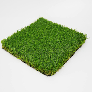 Césped artificial de la hierba de la decoración del jardín para la terraza