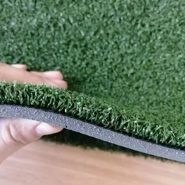 Césped artificial sintético duradero para gimnasio con alfombrilla de goma suave antideslizante